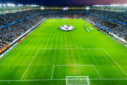 Översiksbild över Swedbank Stadion när lagen ställer upp
