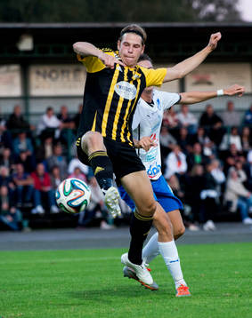 IFK Hässleholms Filip Thurn gör 1-0 i matchen i division 3 mellan IFK Hässleholm och IFK Osby i Hässleholm augusti 2014.
