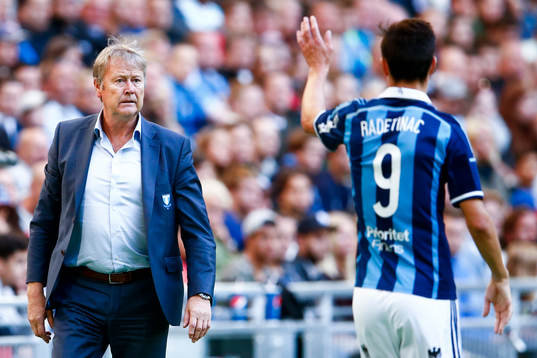 Malmö FFs tränare Åge Hareide reagerar på en situation där Djurgårdens Haris Radetinac var lite ful