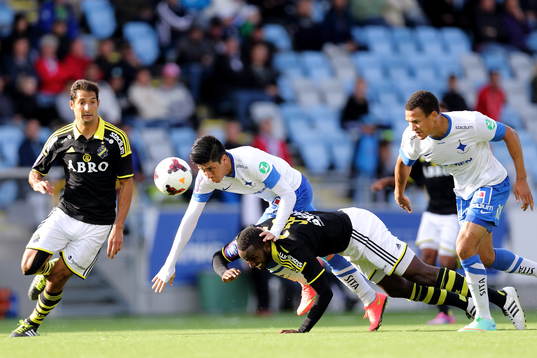 s Henok Goitom faller