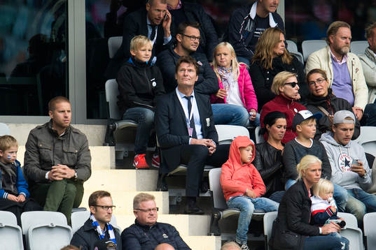 IFK Göteborgs klubbdirektör Martin Kurzwelly på läktaren
