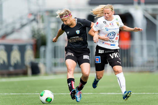 Göteborgs Lisa Ek i kamp med Umeås Emmi Alanen