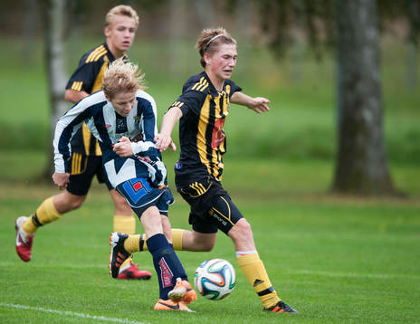 IFK Hässleholms Edvin Nilsson i matchen för 15-åringar mellan IFK Hässleholm och Kristianstads FF i  Hässleholm 7 september 2014.