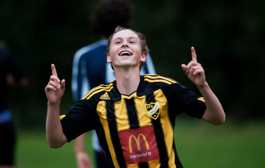  IFK Hässleholms Edvin Nilsson jublar i matchen för 15-åringar mellan IFK Hässleholm och Kristianstads FF i  Hässleholm 7 september 2014.