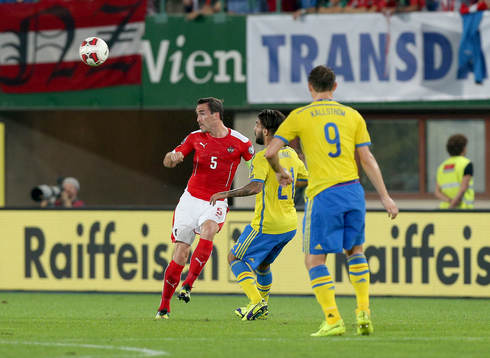  Fotboll, EM-kval, Österrike - Sverige: VIENNA,AUSTRIA,08.SEP.14 - SOCCER - UEFA European Championship 2016, qualification, OEFB international match, Austria vs Sweden. Image shows Christian Fuchs (AUT), Jimmy Durmaz and Kim Källström (SWE).
