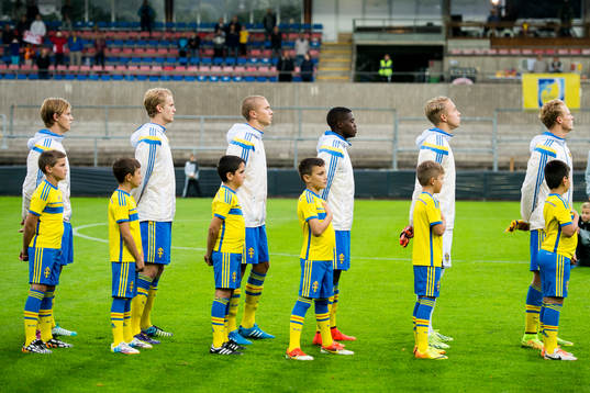 Sveriges Emil Krafth, Filip Helander, Sebastian Holmén, Isak Ssewankambo, målvakt Patrik Carlgren och Oscar Hiljemark