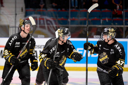 s Fredrik Hynning, Martin Ahnelöv och Eric Norin jublar