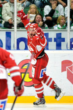 Timrås Per Hallin jublar