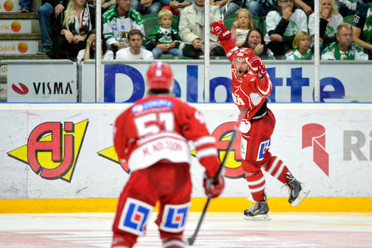 Timrås Per Hallin jublar