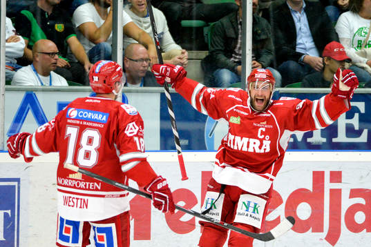 Timrås Per Hallin jublar