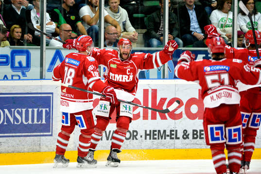 Timrås Per Hallin jublar