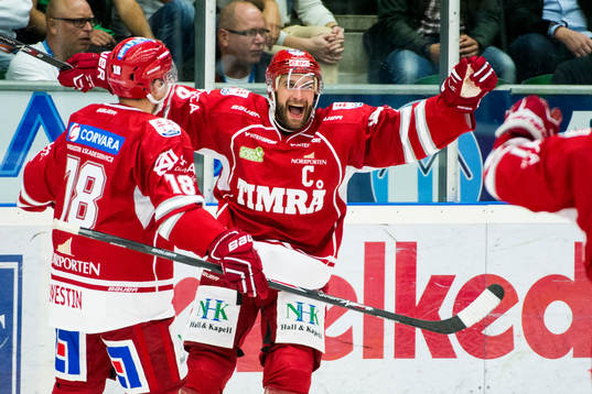 Timrås Per Hallin (m) jublar