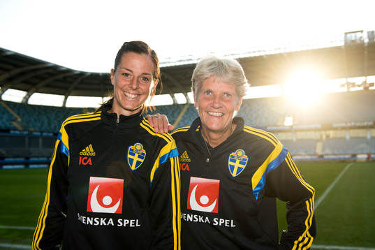 Sveriges Lotta Schelin har i och med dagens match gjort lika många mål i landslaget som förbundskapten Pia Sundhage