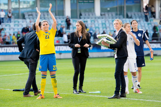 Sveriges Olivia Schough tackar publiken