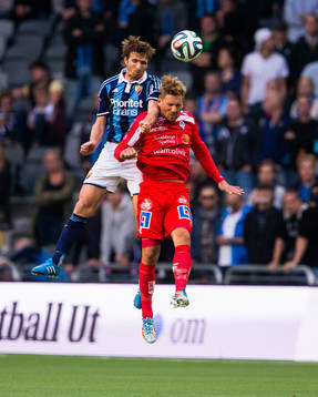 Djurgårdens Jesper Arvidsson och Åtvidabergs Månz Karlsson i en nickduell
