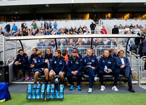 Djurgårdens avbytarbänk med bla assisterande tränare Anders Johansson och tränare Per Olsson innan fotbollsmatchen i Allsvenskan mellan Djurgården och Åtvidaberg den 14 september 2014 i Stockholm. 
