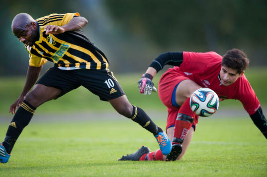 IFK Hässleholms Inatimi Biotonye i matchen i division 3 mellan IFK Hässleholm och Växjö BK i Hässleholm 14 september 2014.