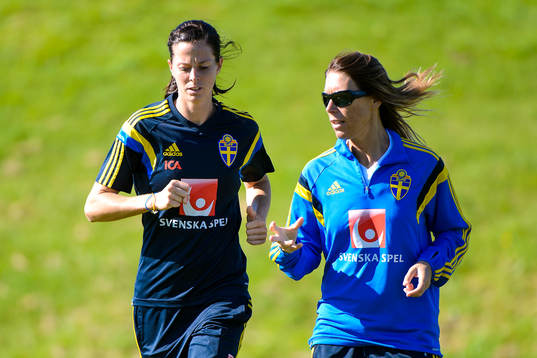 Lotta Schelin tränar med sjukgymnast Karin Schröder