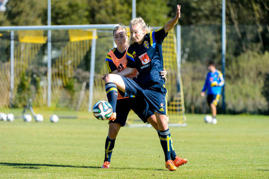 Närkamp mellan Linda Sembrant och Emma Lundh