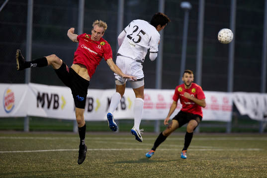 Simon Henningsson från LB07 och Valon Mulijaj från Rosengård