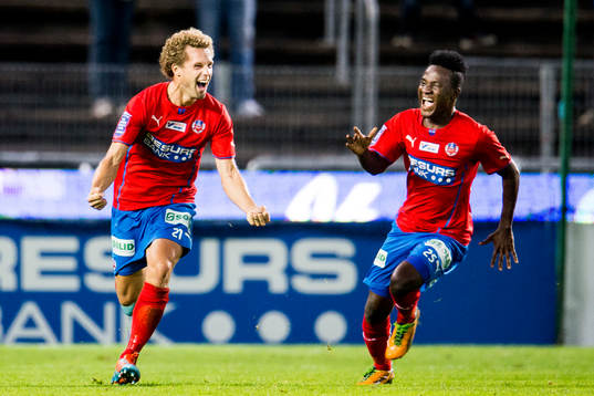 Helsingborgs David Accam (th) som gjorde 2-0 och 3-0 målet