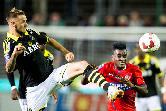 s Alexander Milosevic och Helsingborgs David Accam