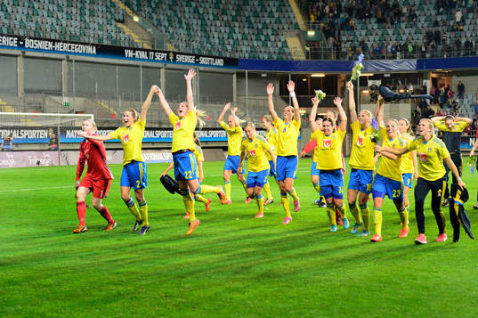 Sveriges spelare tackar publiken