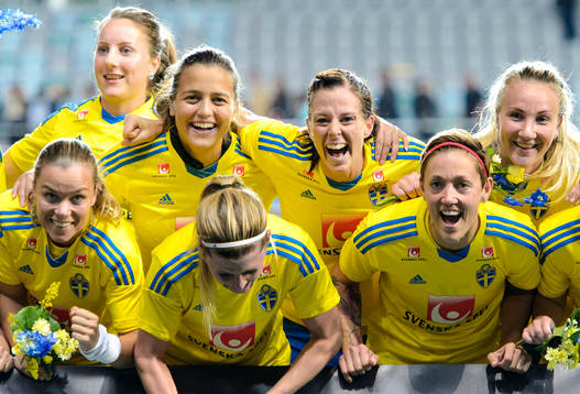 Sveriges Sara Thunebro, Antonia Göransson, Marija Banusic, Lotta Schelin, Therese Sjögran och Emma Lundh firar