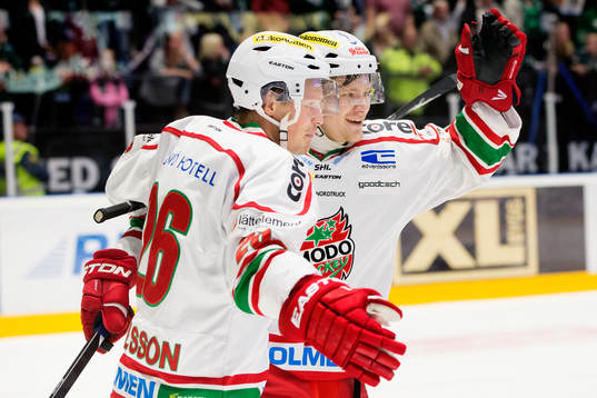 Modos Samuel Påhlsson jublar