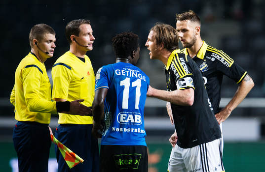 s Nils-Eric Johansson skäller på domarna efter fotbollsmatchen i Allsvenskan mellan AIK och Halmstad den 21 september 2014 i Stockholm.