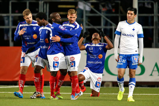 Åtvidabergs Ricardo Santos (på knä) jublar