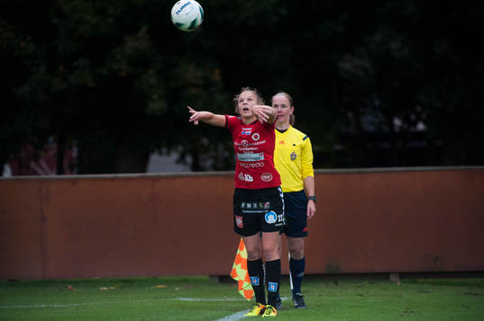 Inkast i matchen i damallsvenskan mellan Kristianstad och Linköping i Kristianstad 22 september 2014.