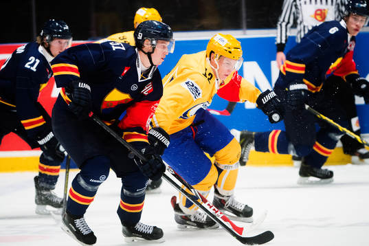 Djurgårdens Robin Alvarez och Zlins Tomas Fort