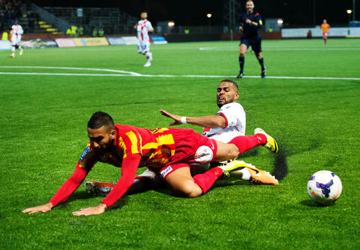 Syrianskas Saman Ghoddos stoppas av Assyriskas Kyle Konwea
