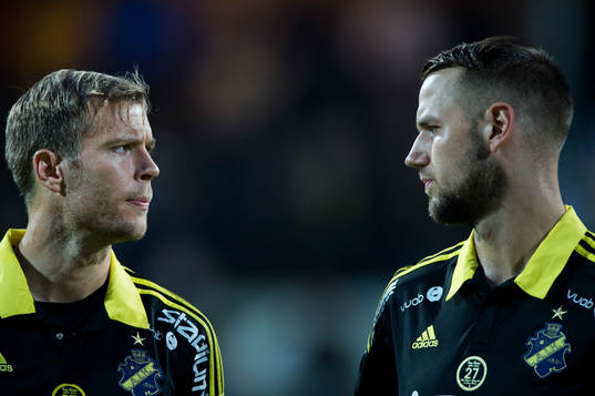 s mittbackar Per Karlsson och Alexander Milosevic  i matchen i allsvenskan mellan Mjällby och AIK i Hällevik 24 september 2014.