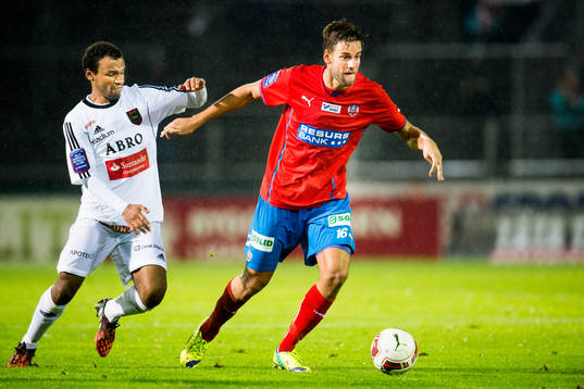 Helsingborgs Mikael Dahlberg och Brommapojkarnas Serge-Junior Martinsson Ngouali