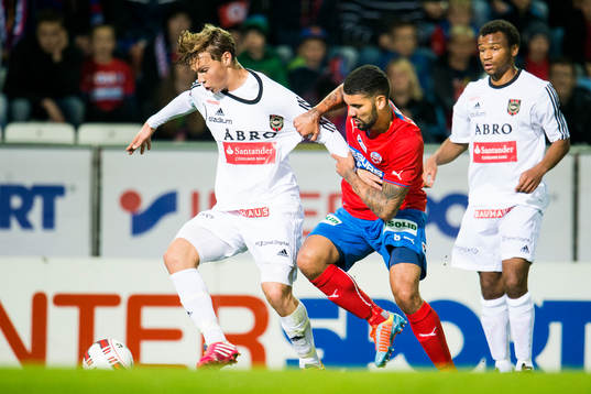 Helsingborgs Victor Palsson drar Brommapojkarnas Jesper