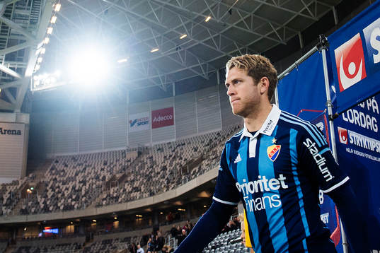 Djurgårdens Stefan Karlsson på väg in på plan