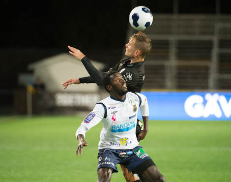 Örebros Robert Åhman Persson i nickduell med Gefles Dioh Williams