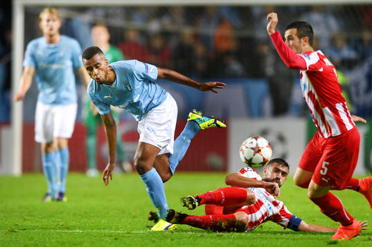 Malmö FFs Isaac Kiese Thelin och Olympiacos Giannis Maniatis och Luka Milivojevi