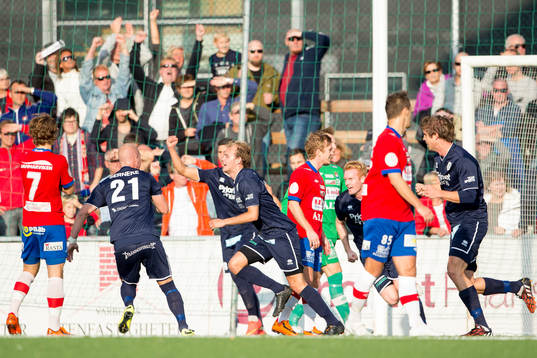 Jubel i Utsikten efter att Joakim Edström kvitterat till 1-1