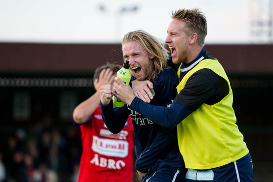 Utsiktens Niklas Tidstrand och Marius Evensen jublar