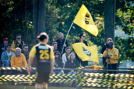 IFK Hässleholms supporters hejar fram sitt lag i matchen i division 3 mellan Tollarp och IFK Hässleholm i Tollarp  4 oktober 2014.