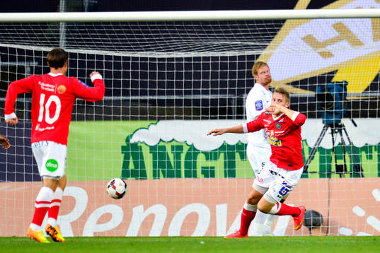 Falkenbergs Patrik Ingelsten jublar