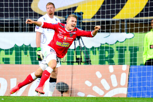 Falkenbergs Patrik Ingelsten jublar