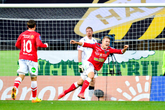 Falkenbergs Patrik Ingelsten jublar