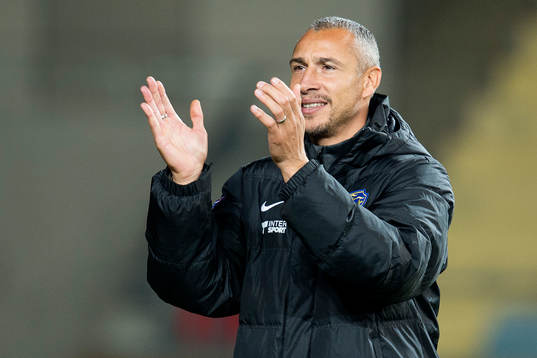 Falkenbergs tränare Henrik Larsson tackar publiken