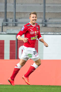 Falkenbergs Patrik Ingelsten jublar