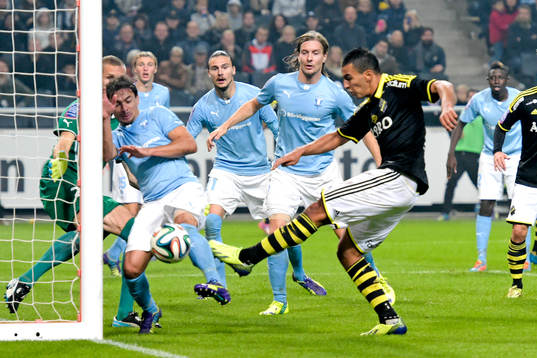 s Nabil Bahoui oroar framför mål under fotbollsmatchen i Allsvenskan mellan AIK och Malmö FF den 5 oktober 2014 i Stockholm.