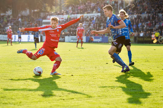 Åtvidabergs Martin Christensen och Halmstads Richard Magyar